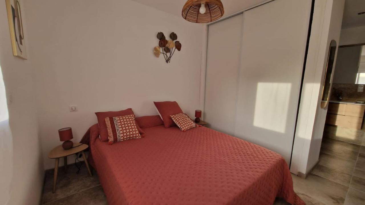 Petite Maison En Pierre * Afa
