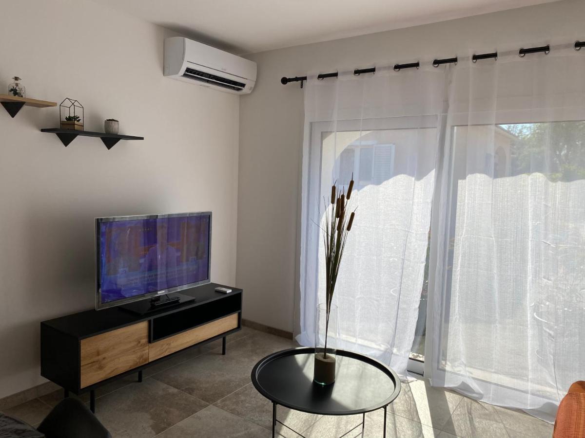 Petite Maison En Pierre